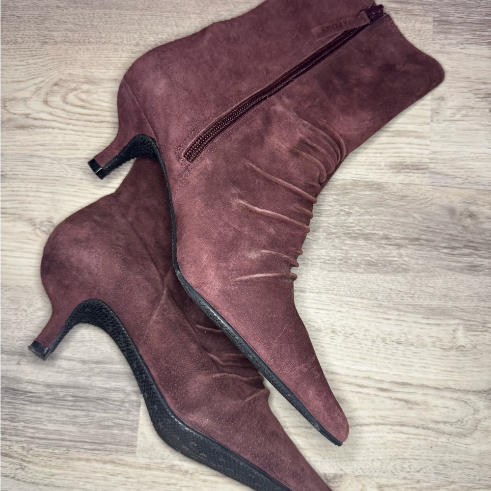 Sophisticated Brown Heeled Boots with Pointed Toe